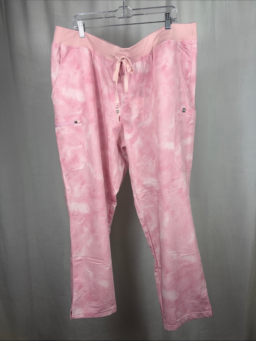 NWT Figs Yola with Yoga‎ Waistband Skinny Scrub Pants in Marbled Rose Pink.